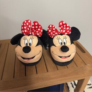 NWT Disney Minnie Mouse Slippers with Red Polka Dot Bow, Size 5/6